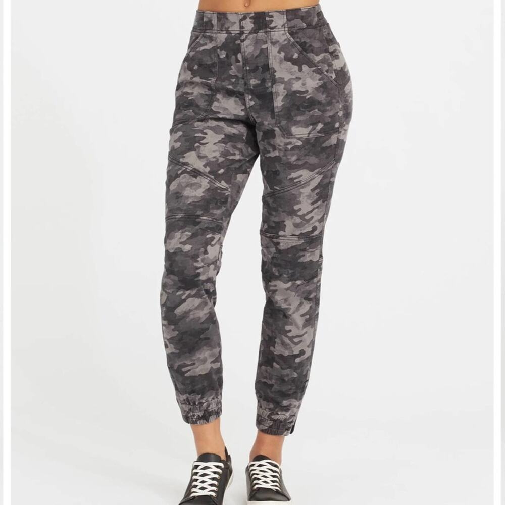 Spanx Stretch Twill Cargo Jogger - Picture 3 of 9
